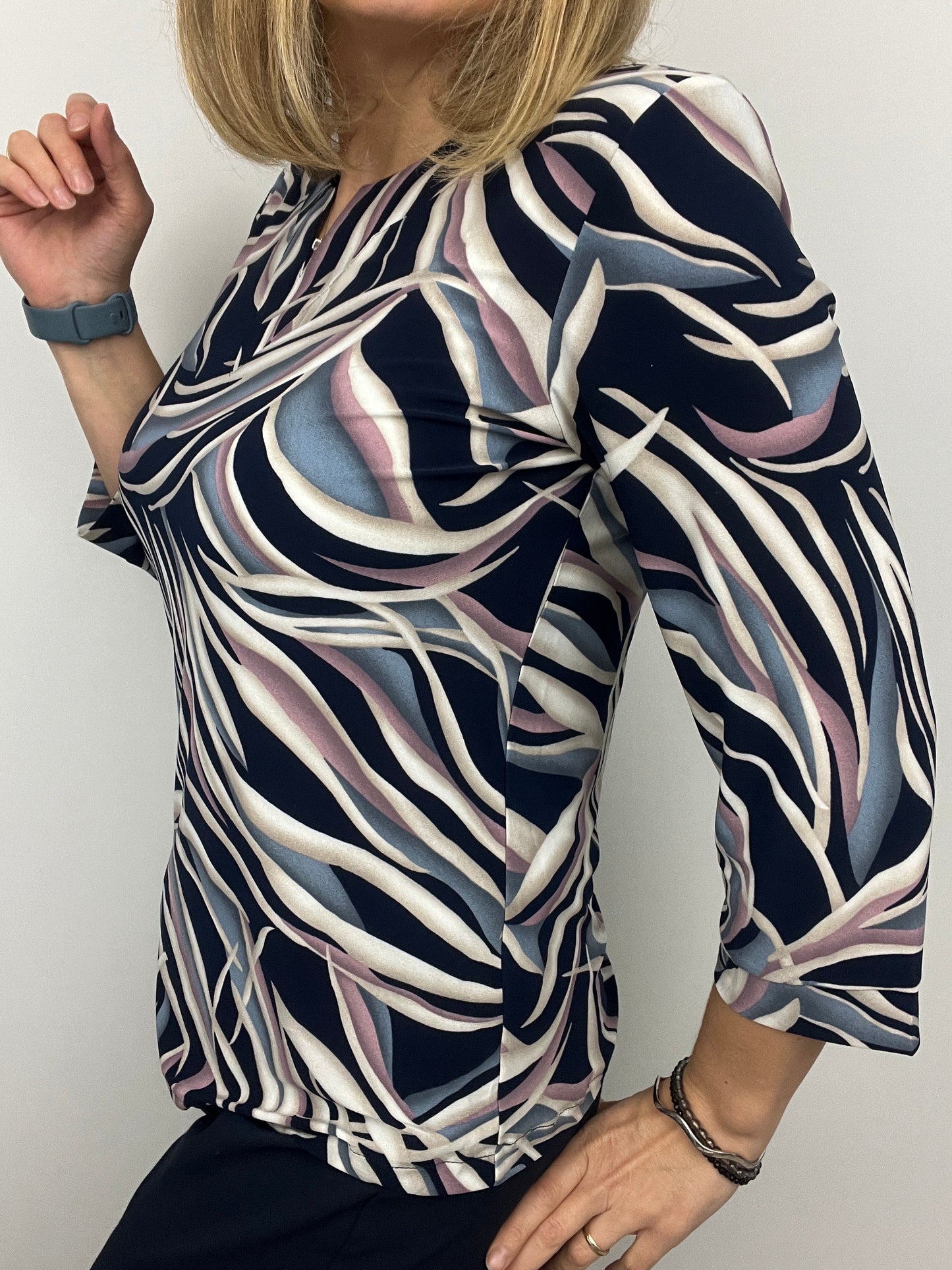 ADELAIDE top with mini v-neck