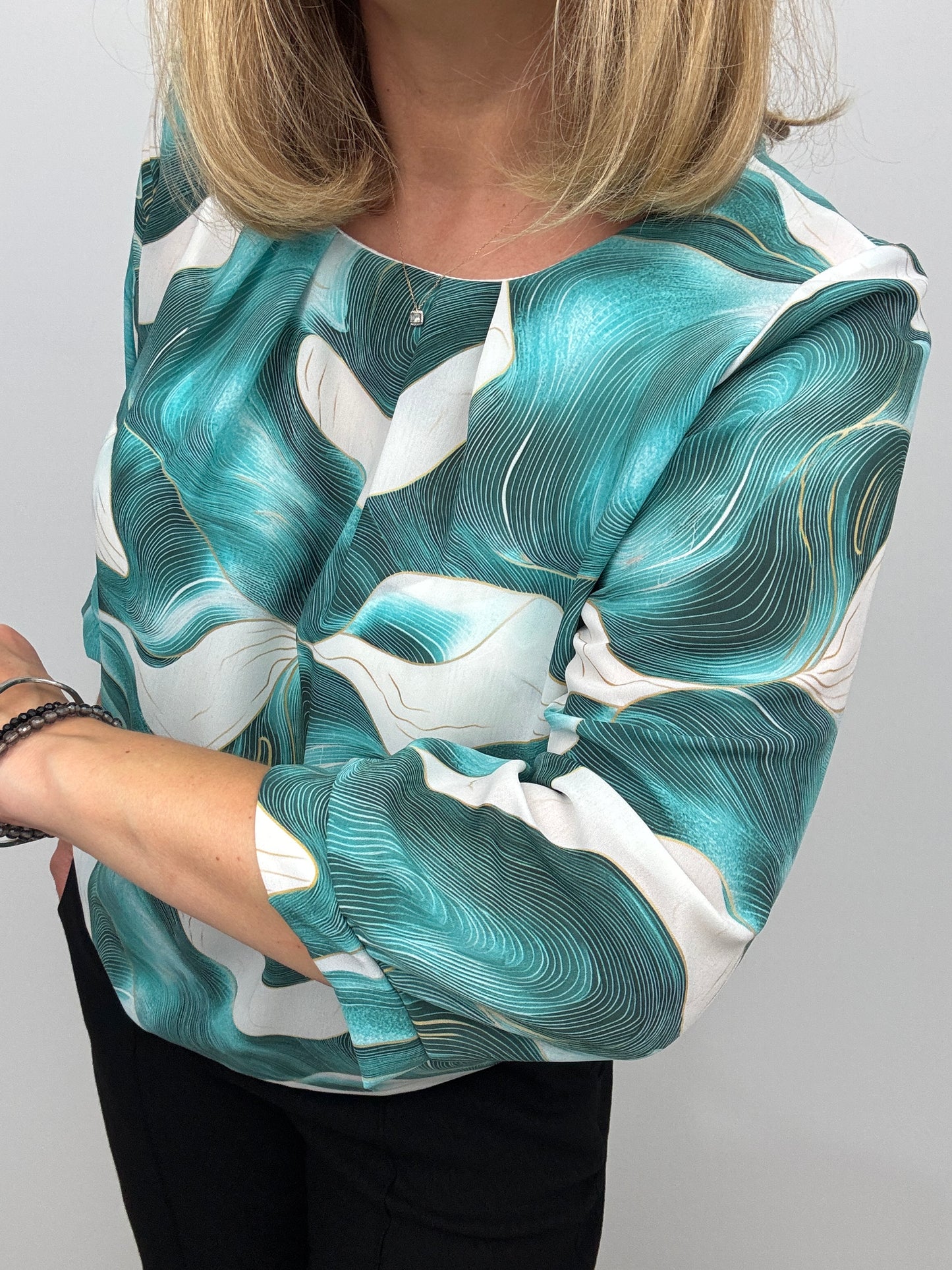 EVELYN top with gently elasticated hem