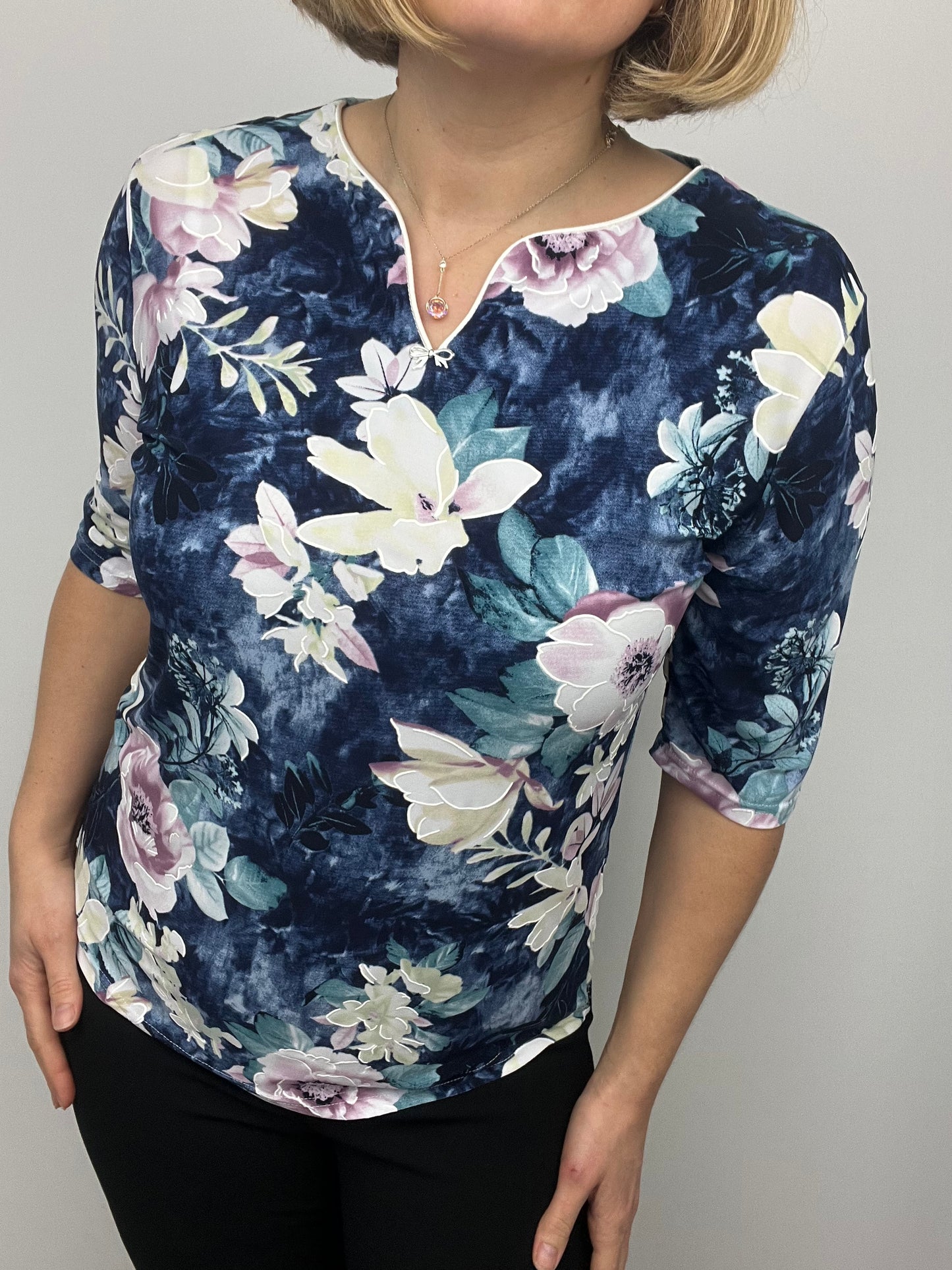 COLETTE Mini v-neck top