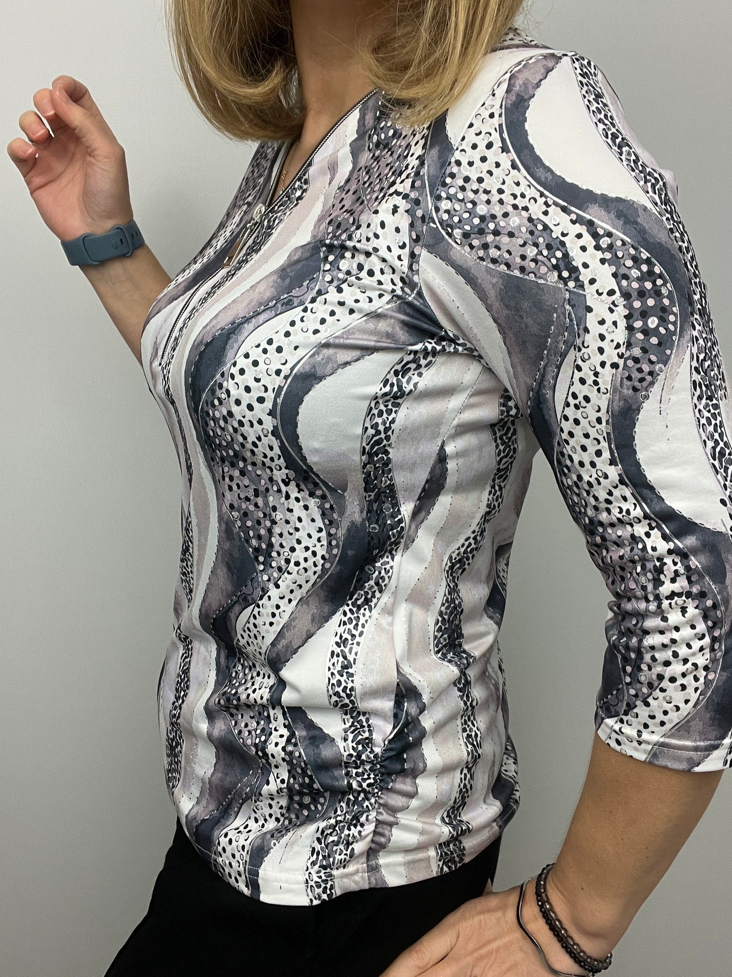 DAPHNE 3/4 sleeve zip top