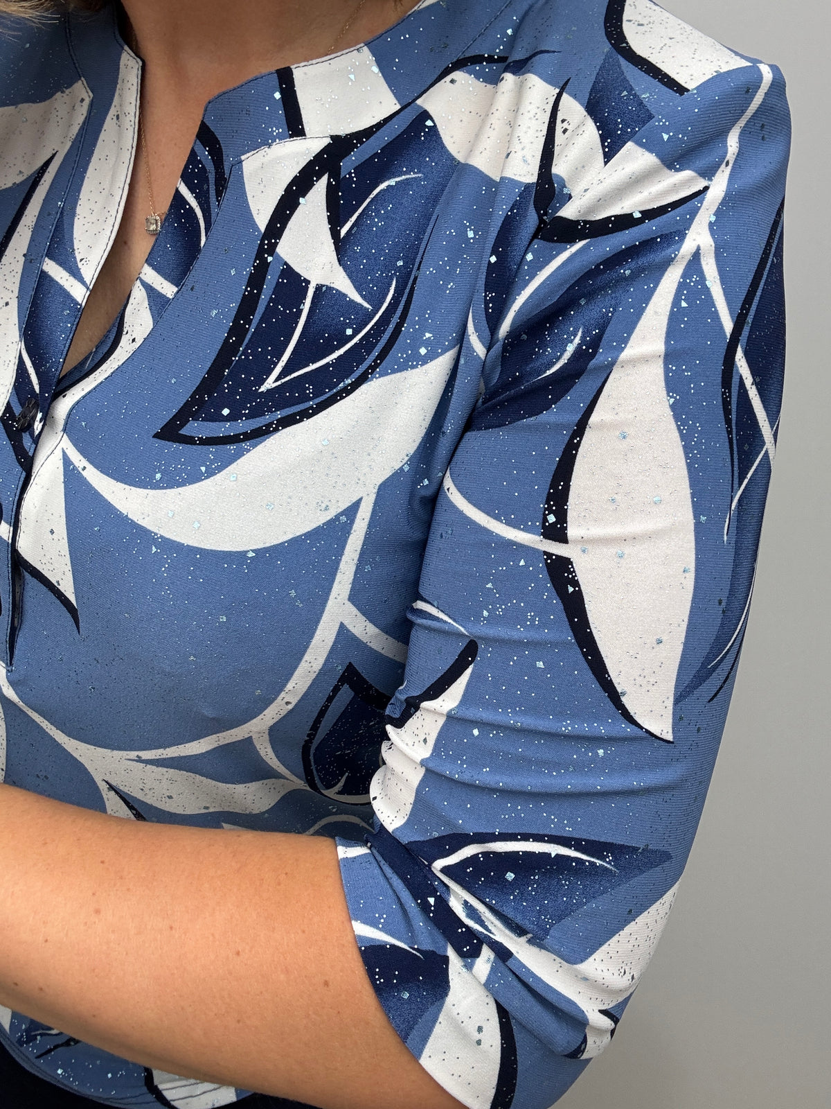 SINEAD top with 3 buttons