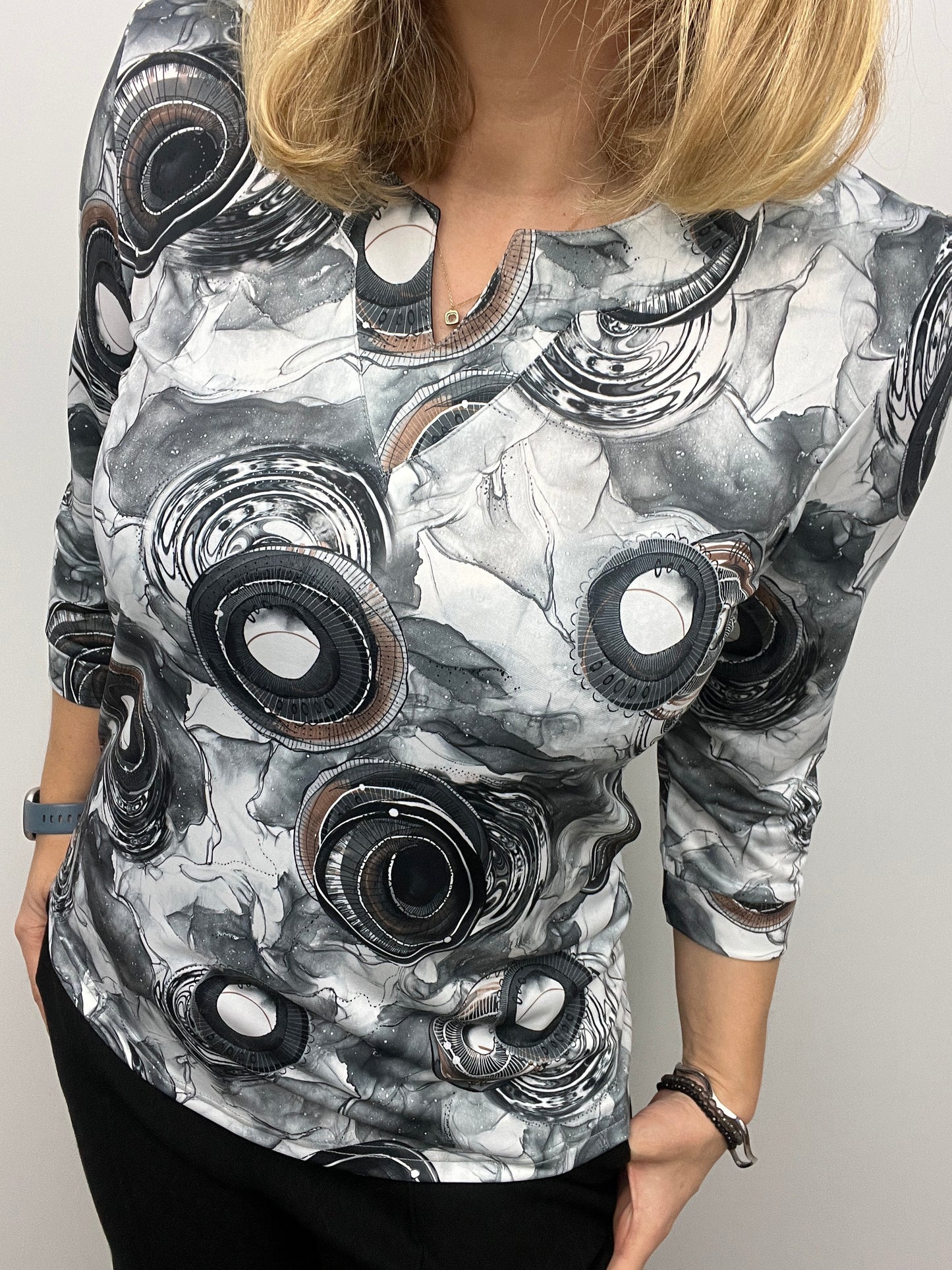 GEMMA top with mini V-neck