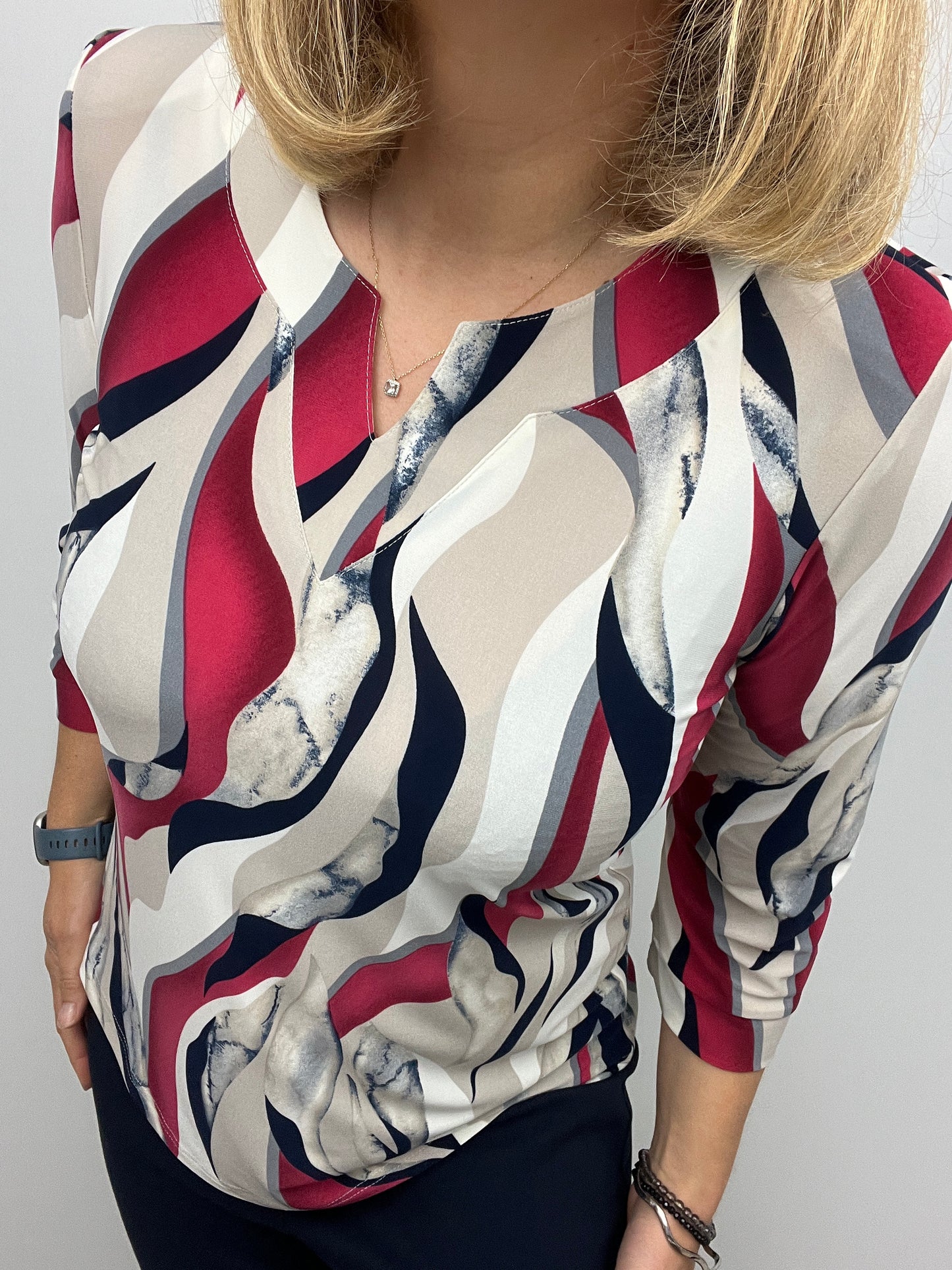 ANGELINA top with mini v-neck