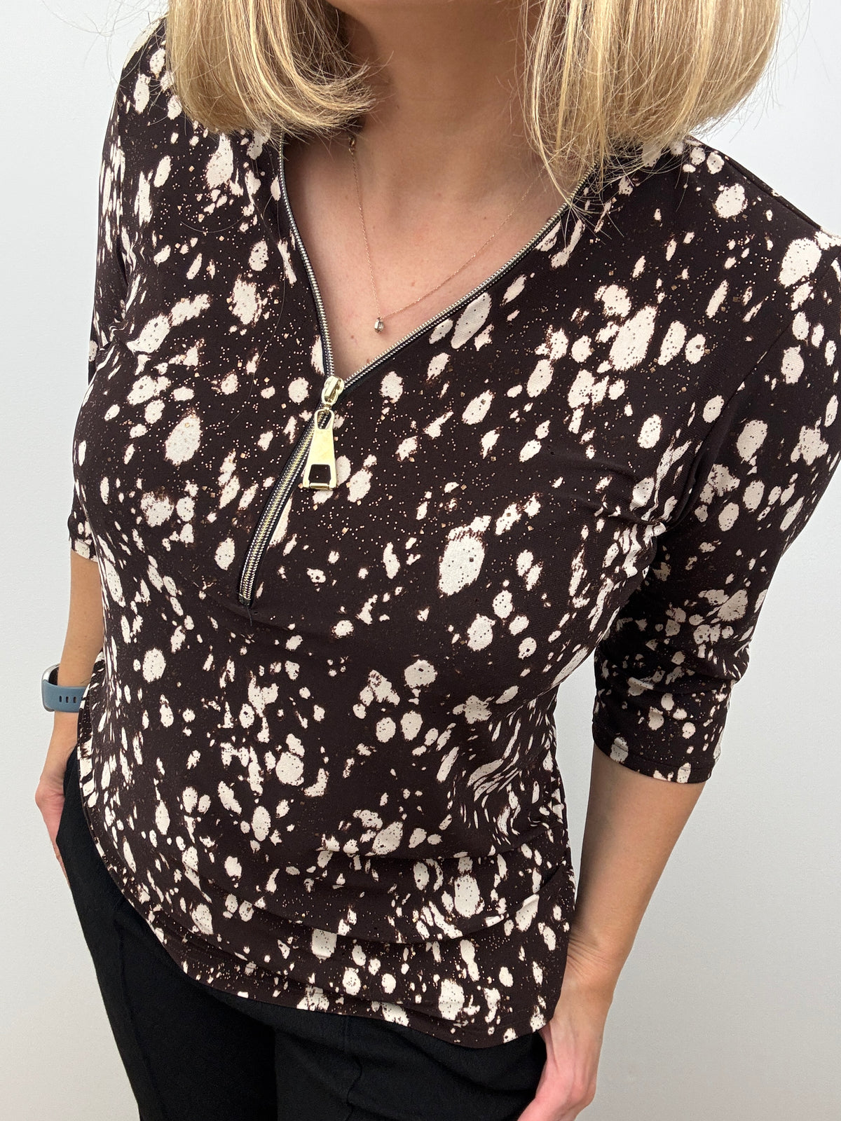LEAH brown 3/4 sleeve zip top