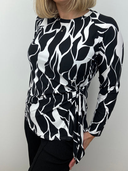 DEIRDRE black and white peachy feel long sleeve wrap-style top