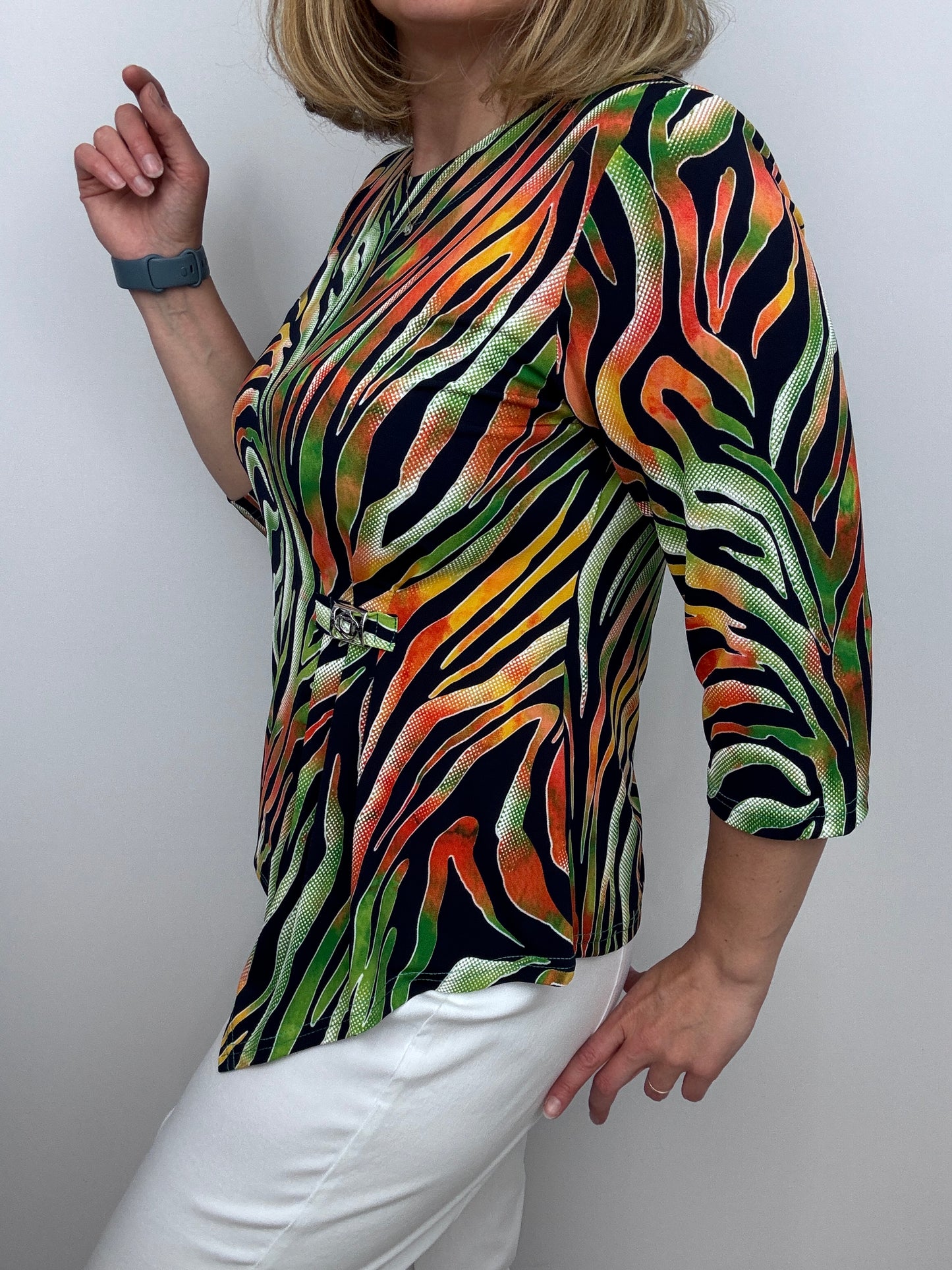 TRACEY round neck top with dipped hem