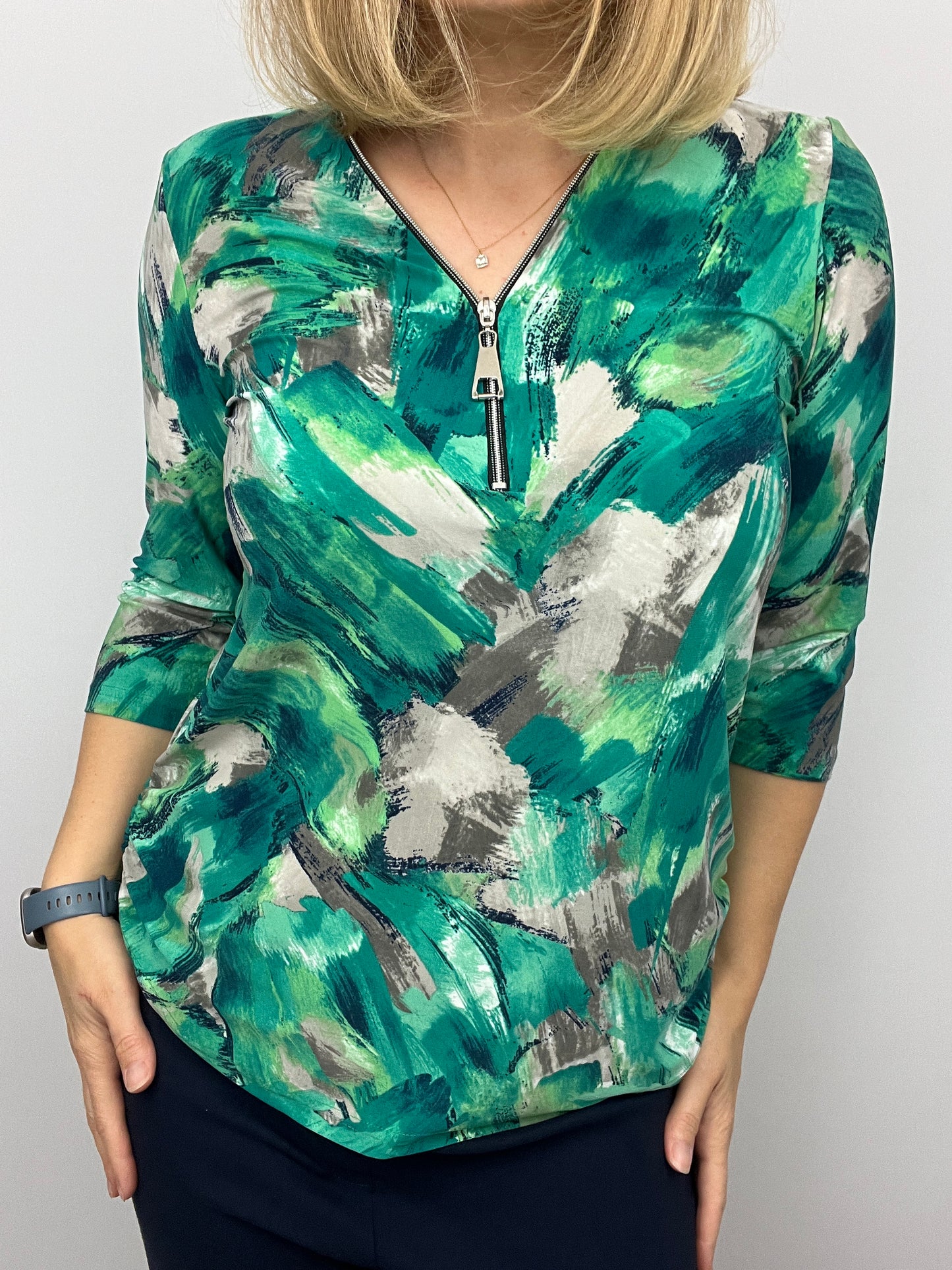 JENNIFER 3/4 sleeve zip top