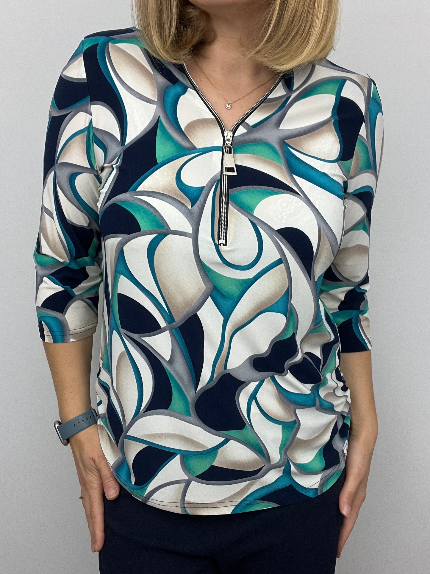 MADISON 3/4 sleeve zip top