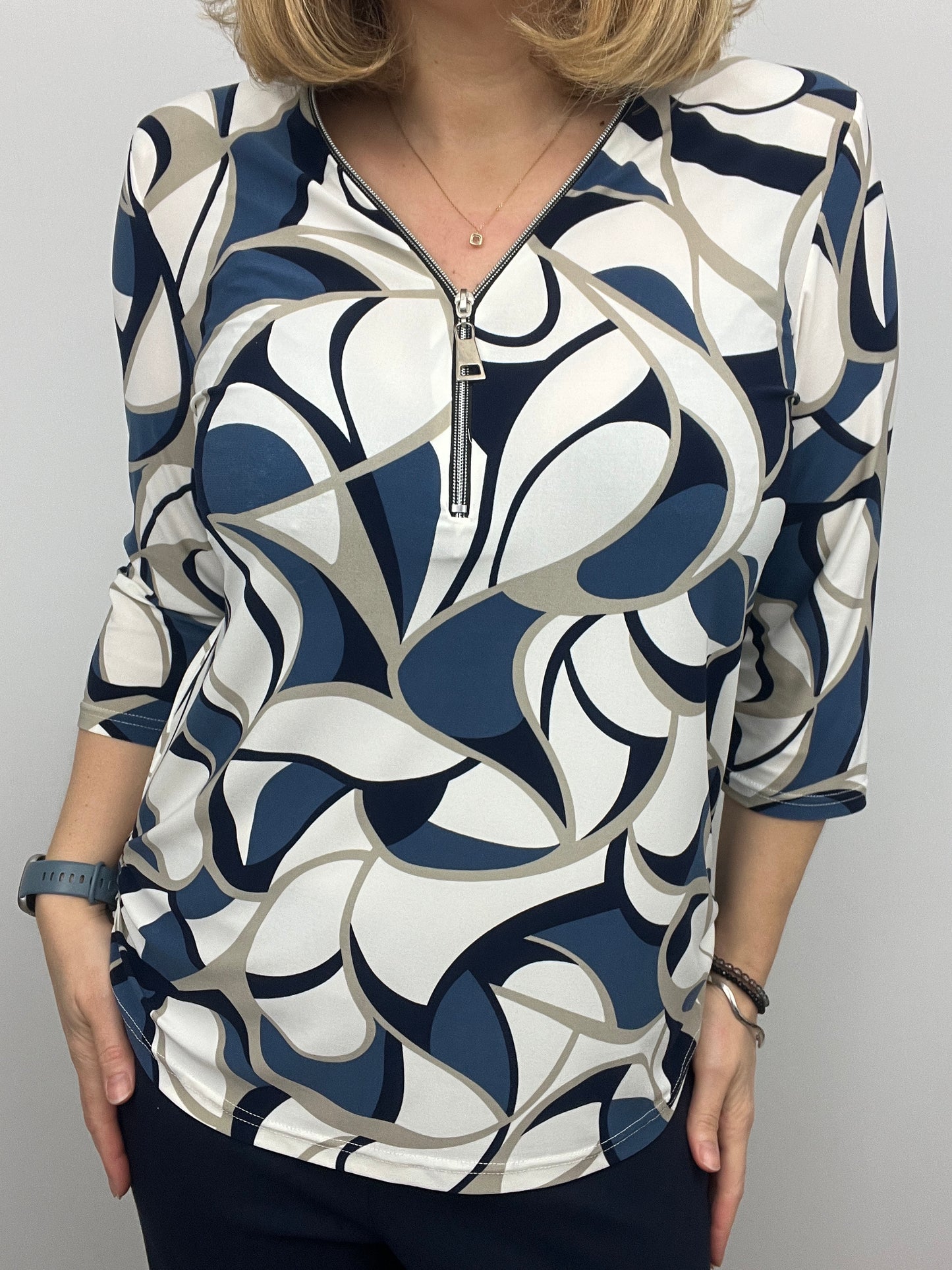 GABRIELLE 3/4 sleeve zip top