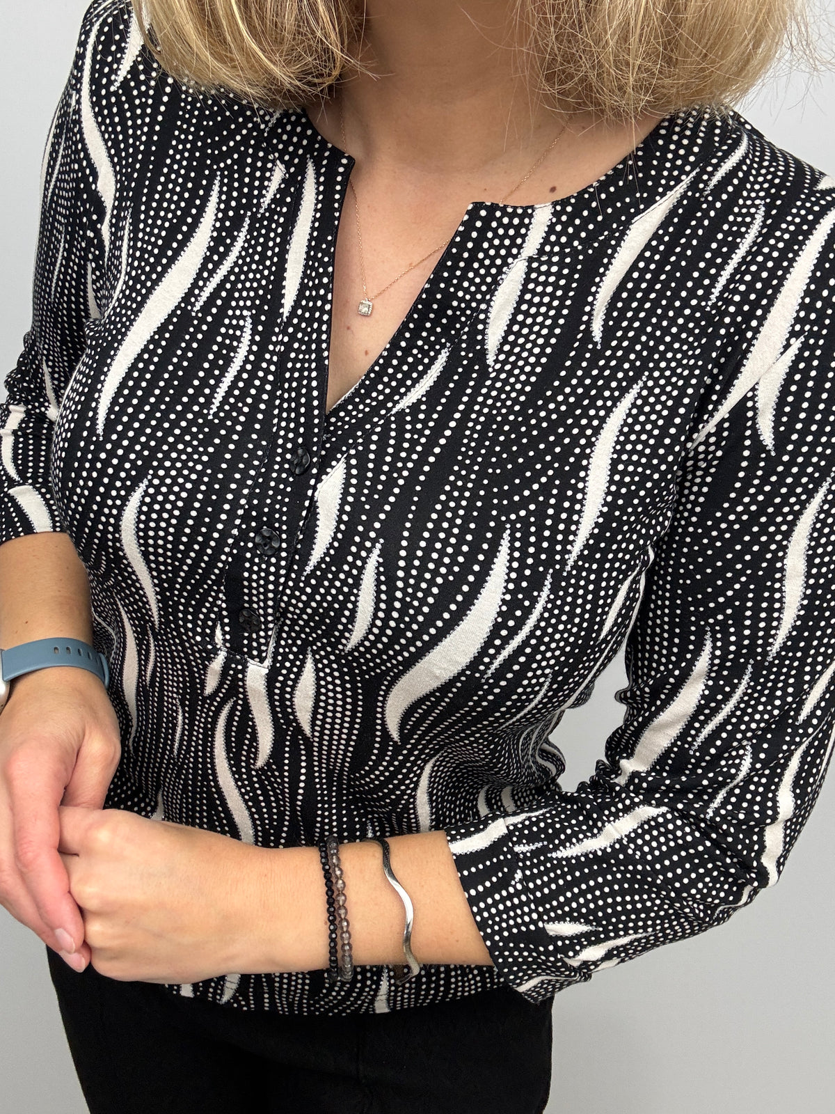 ANASTASIA V-neck top with 3 buttons