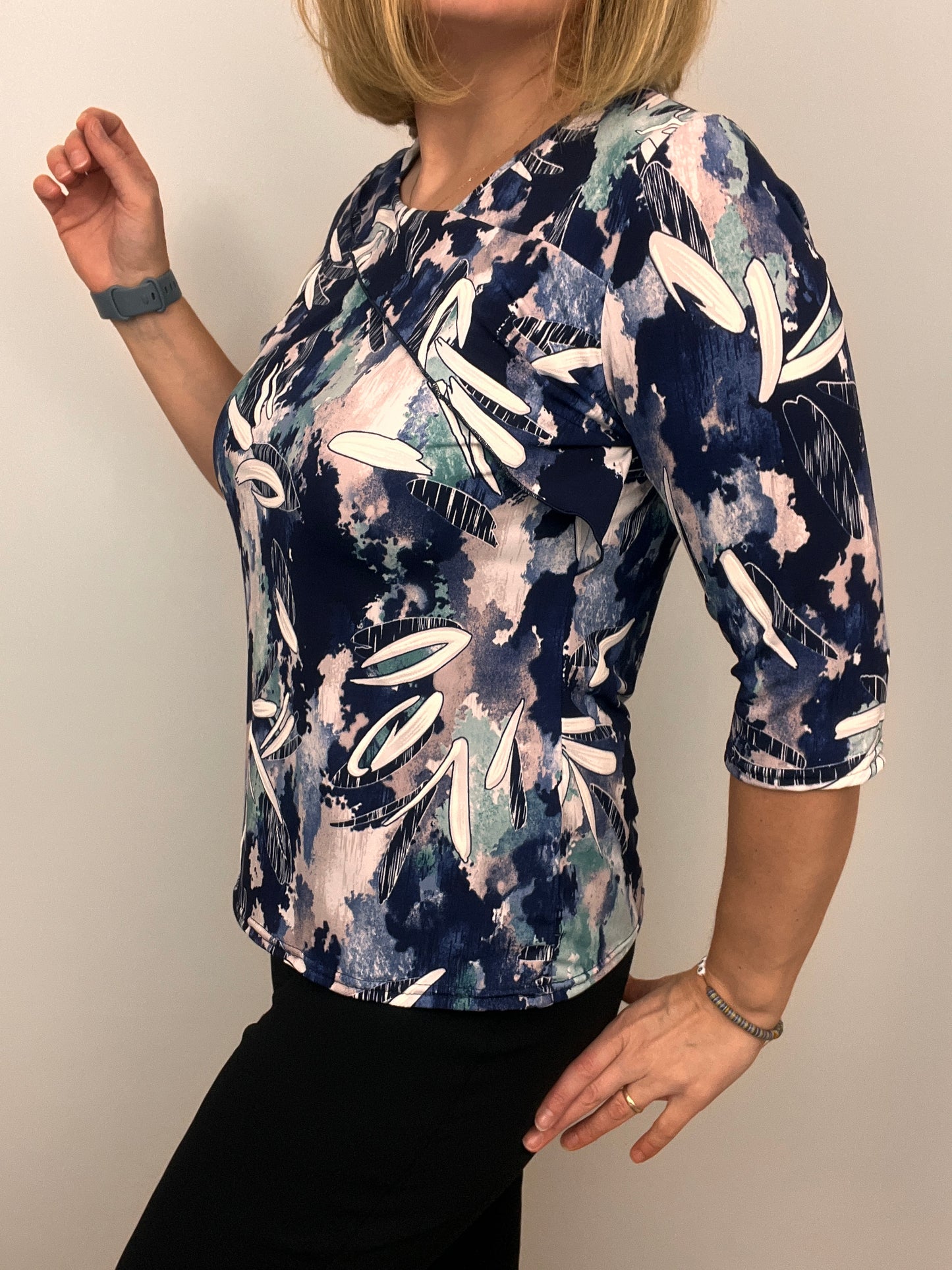 STACY top with turndown neckline