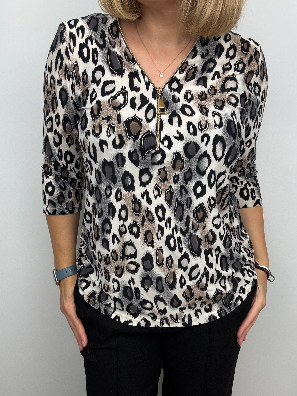 GWEN animal 3/4 sleeve zip top