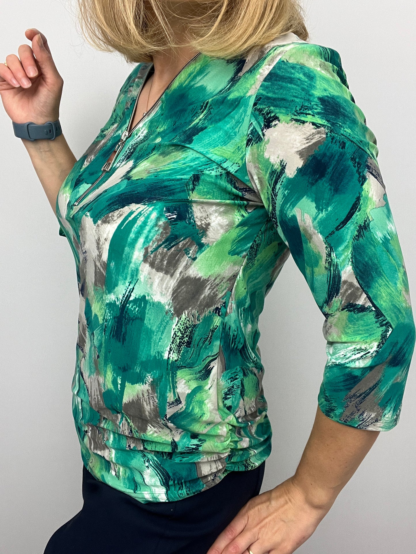JENNIFER 3/4 sleeve zip top