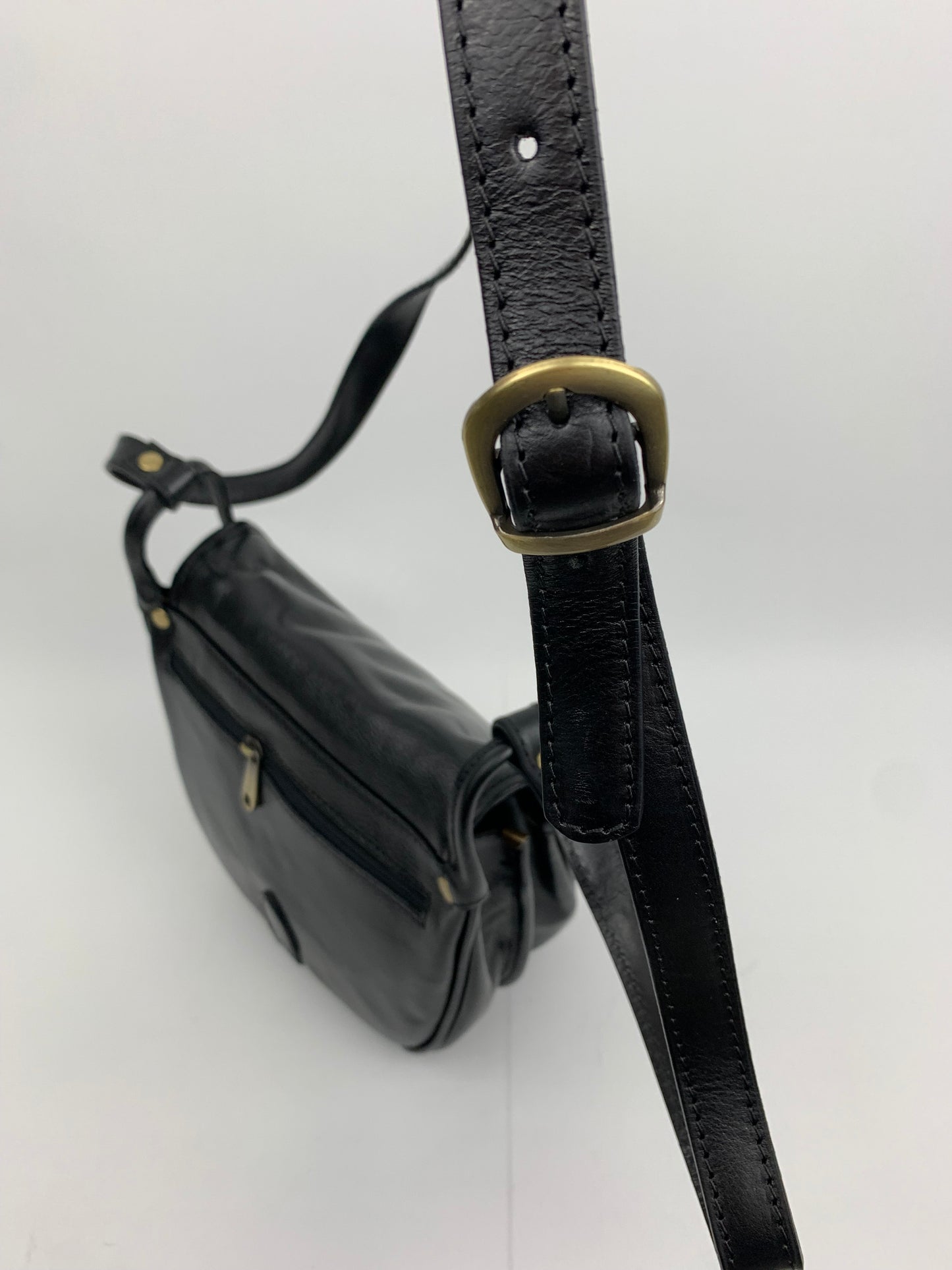 ROME - Italian Genuine leather messenger bag - black